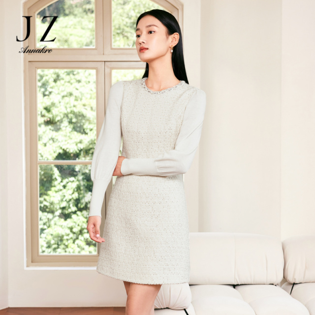13266427.JZ玖姿法式小香风连衣裙女装春季新款肌理花卉粗花呢裙子米色