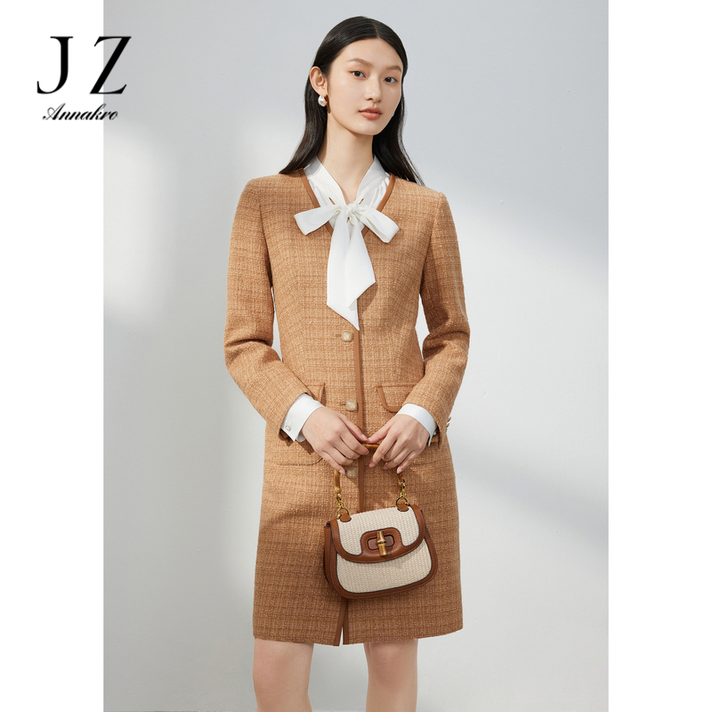 13266337.JZ玖姿肌理花呢小众连衣裙女装春季新款法式V领裙子