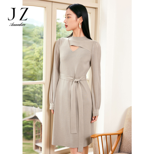 13266462.JZ玖姿毛衫连衣裙女装春季新款显瘦镂空设计感针织裙子卡其