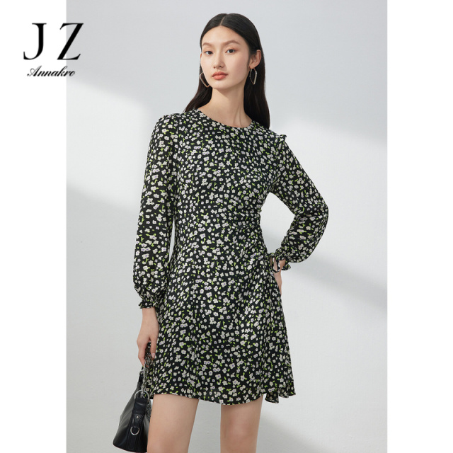13266294.JZ玖姿碎花抽褶小众连衣裙女装春季新款法式设计感肌理裙子