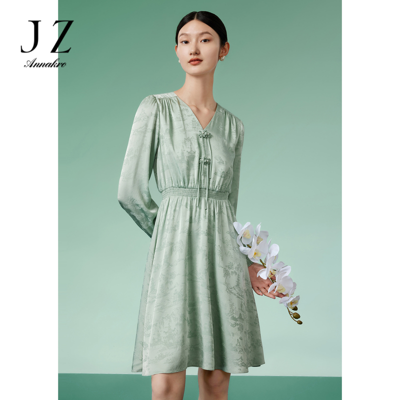 13266349.JZ玖姿缎面醋酸连衣裙女装春季新款肌理国风小众设计感裙子