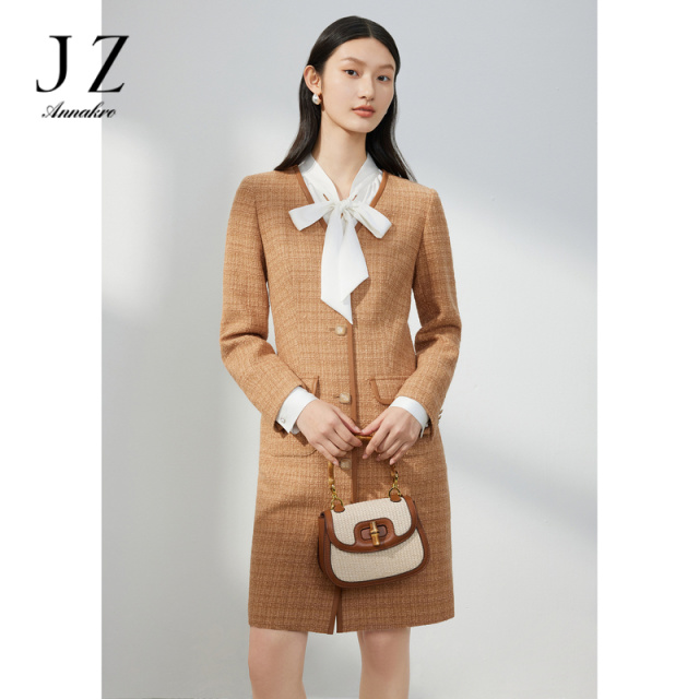 13266337.JZ玖姿肌理花呢小众连衣裙女装春季新款法式V领裙子
