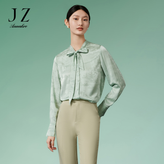 13269120.JZ玖姿缎面醋酸上衣女装春季新款肌理国风小众设计感小衫绿色