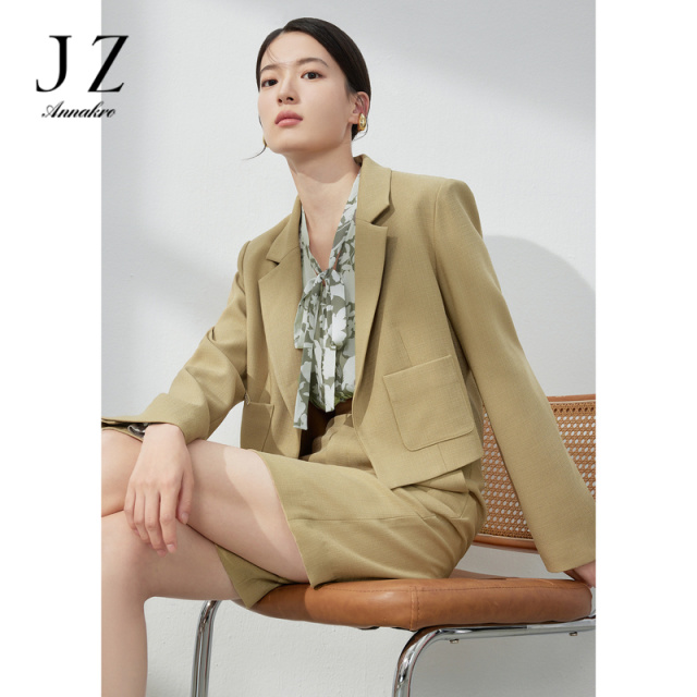 13269906.JZ玖姿职业西装领醋酸外套女装春季新款年轻感截短式西装黄色