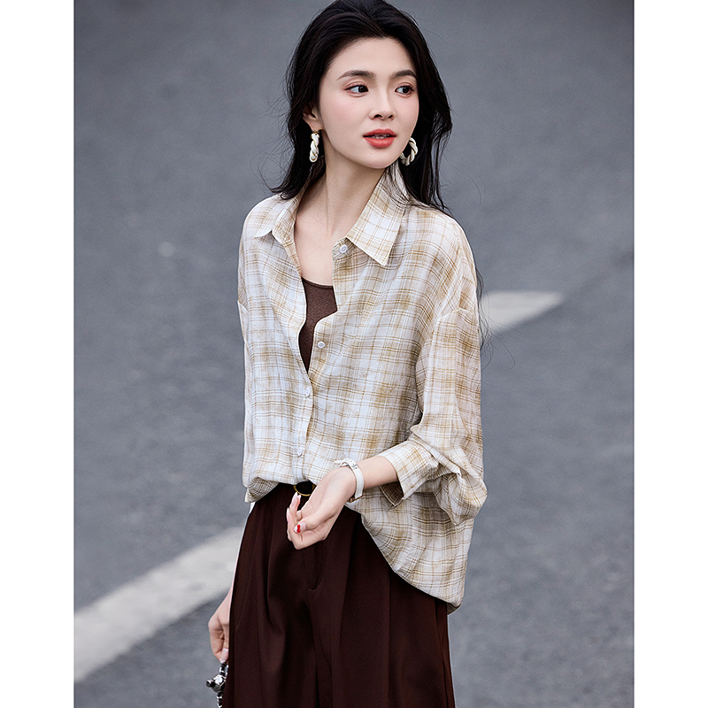 13287382.【复古学院】春季休闲翻领格纹宽松显瘦藏肉小个子衬衫女高级感