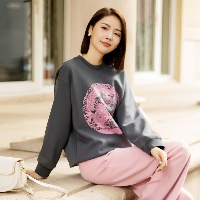 13296146.【专柜同款】【简约印花卫衣】时尚休闲减龄圆领女式上衣