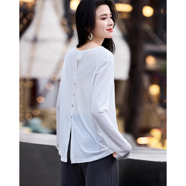 13287552.【呼吸感莱赛尔】春季优雅风圆领后背扣显瘦藏肉t恤女高级感