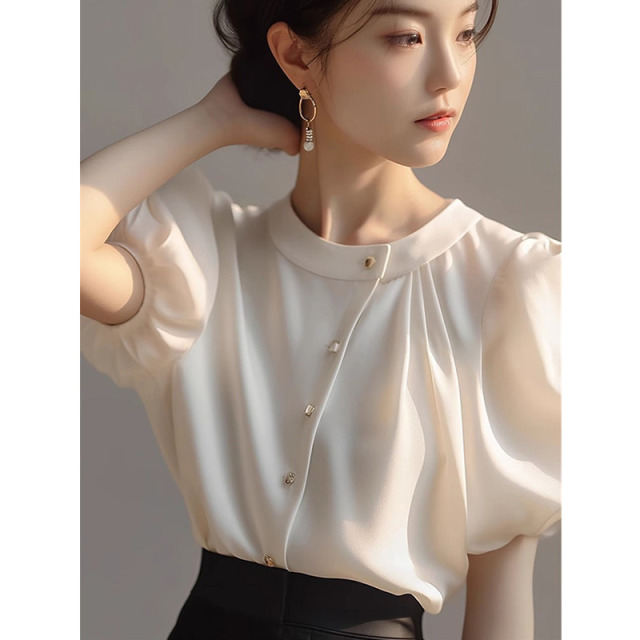 13288216.丹芙娅夏季新款法式气质名媛简约通勤显瘦白色圆领泡泡袖衬衫女