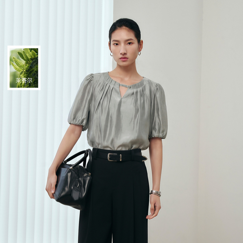 13288847.【莱赛尔】三彩丽雪leisure2026夏季新款圆领泡泡袖小衫衬衣女