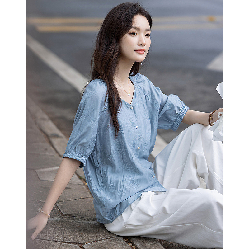 13289360.【文艺棉布绣花】夏季知性风V领中袖衬衫遮肉小个子衬衣女装上衣