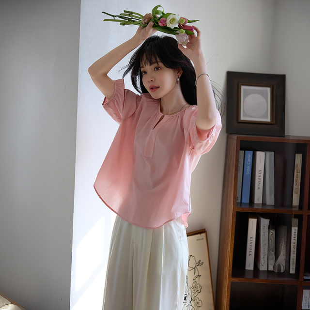 13291280.【清甜纯棉主义】夏季甜美风五分灯笼袖V领衬衫轻薄衬衣女装上衣