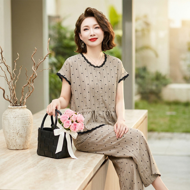 13293473.中年妈妈夏季小衫两件套新款洋气质中老年女装减龄上衣服套装