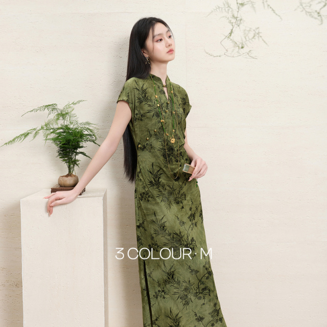 13303573.三彩2026夏季新款新中式连衣裙植绒印花长裙立领旗袍裙M