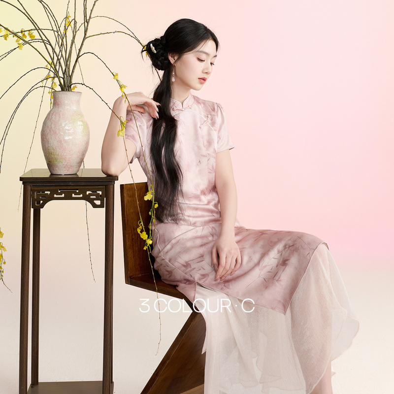 13303282.【粉黛青岚】三彩2026夏季新款立领印花连衣裙新中式短袖A字长裙C