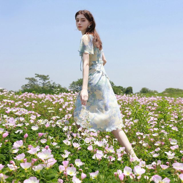 13303095.三彩独醒2026夏季新款荷叶边印花雪纺裙连衣裙度假风长裙F