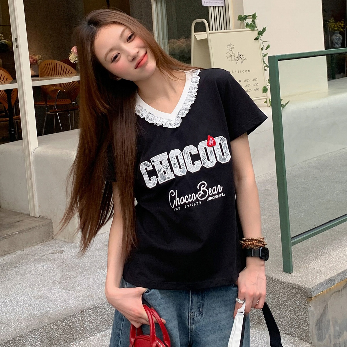 13714795.CHOCOOLATE蕾丝花边字母刺绣v领短袖t恤夏季女式上衣