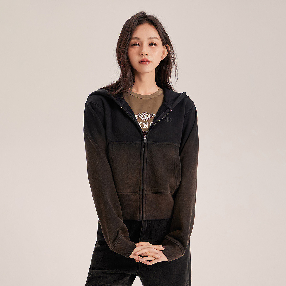 13341786.连帽卫衣短外套女春季渐变色字母印花长袖上衣