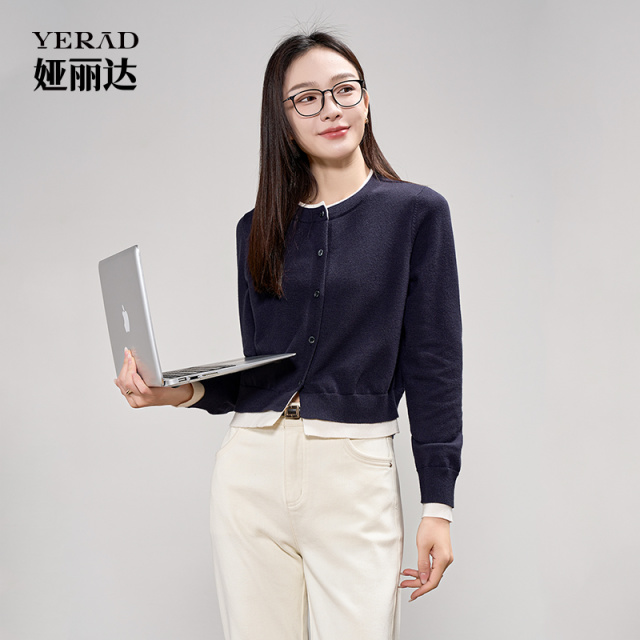 13348418.【娅丽达】设计感撞色长袖圆领针织开衫女毛衣短外套