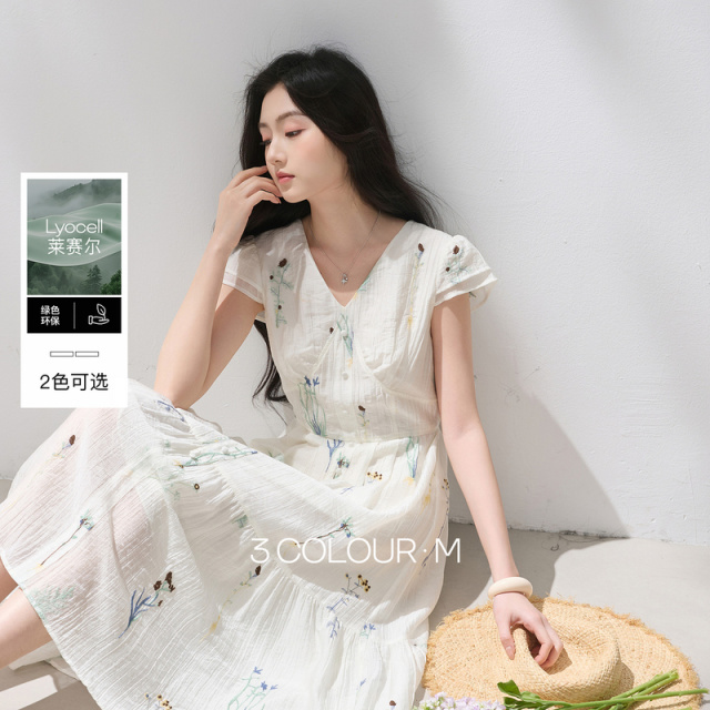 13341184.三彩2026夏季新款法式浪漫绣花大摆裙连衣裙V领收腰短袖长裙M