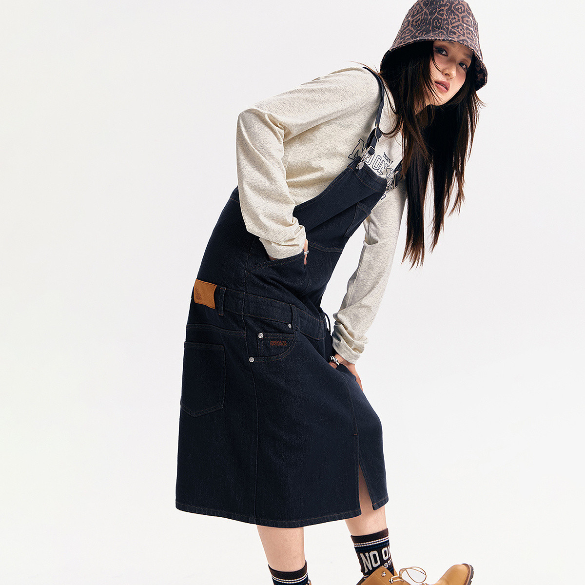 13364138.背带牛仔连衣裙女士夏季字母口袋无袖短裙子