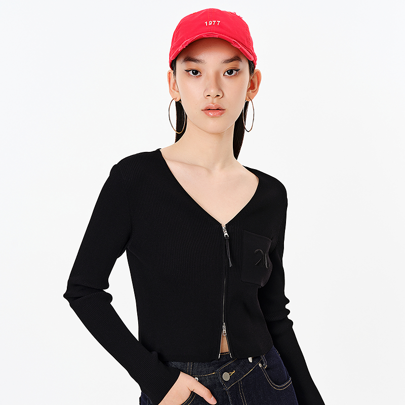 13389220.VIZA VIZA 修身正肩长袖毛针织衫