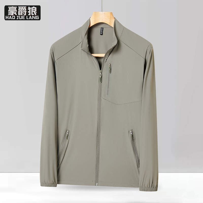 13405653.时尚轻薄牛奶丝夏季冰丝防晒衣男士新款透气立领薄款夹克外套