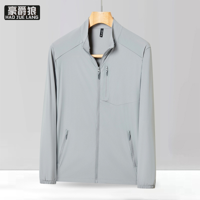 13405653.时尚轻薄牛奶丝夏季冰丝防晒衣男士新款透气立领薄款夹克外套