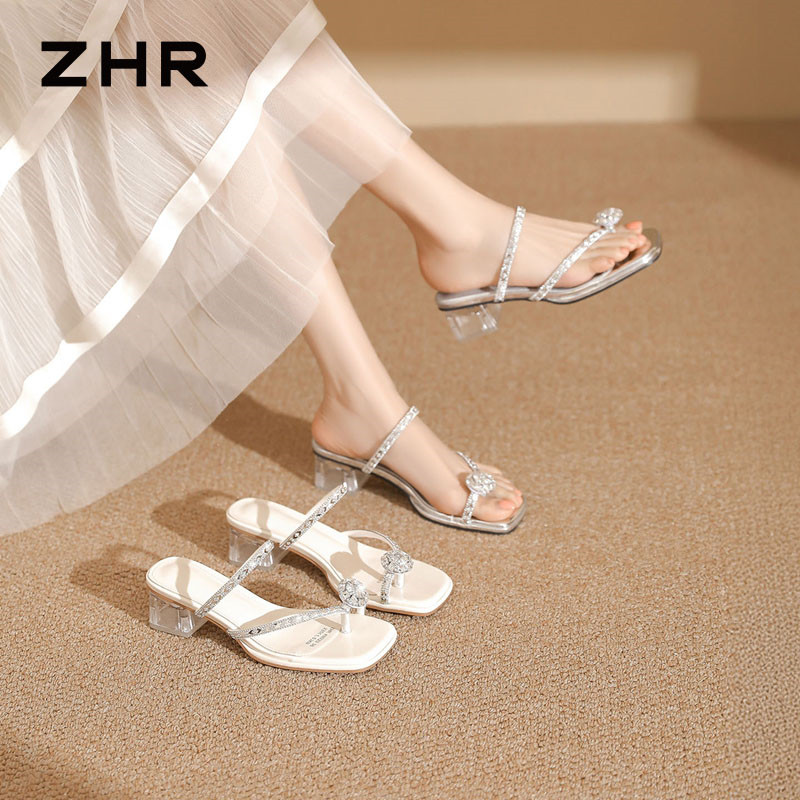 13411300.【ZHR则则】粗跟拖鞋夹趾套脚粗跟女鞋[银色：PU；米色：绒布]