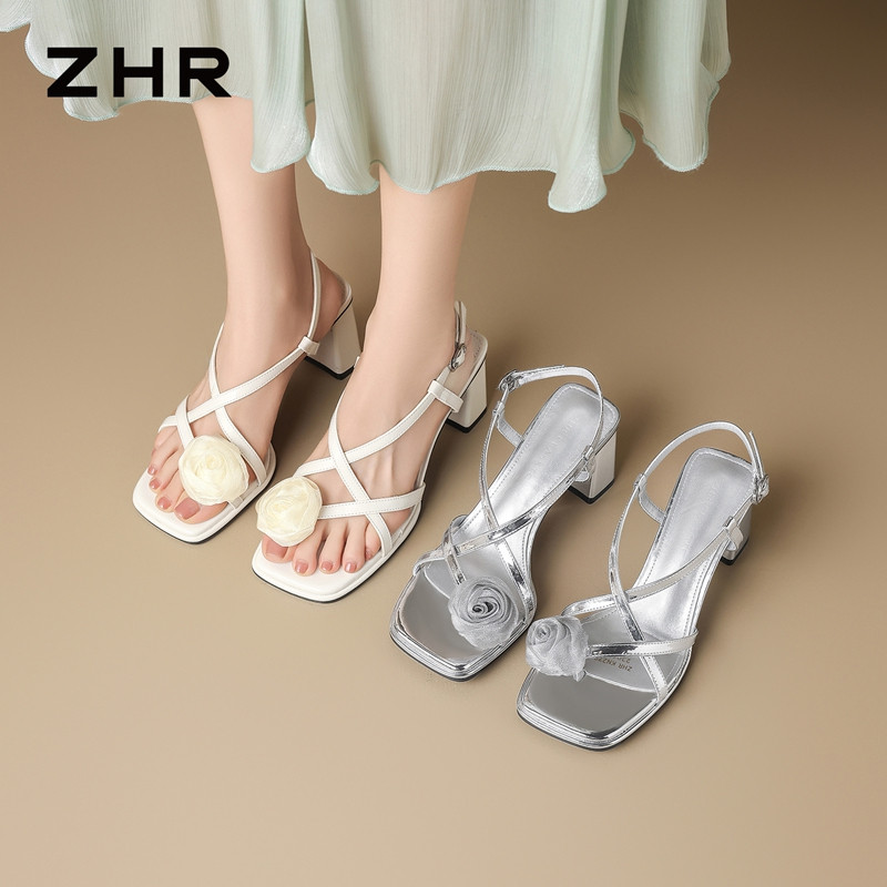 13411322.【ZHR则则】粗跟凉鞋夹趾搭扣粗跟女鞋[镜面PU]