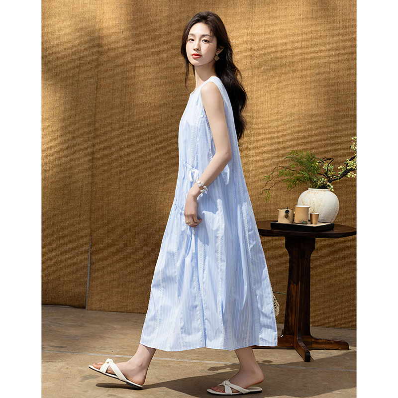 13414789.【云氧棉】夏季清甜少女条纹绣花斜角抽绳宽松显瘦连衣裙女高级感