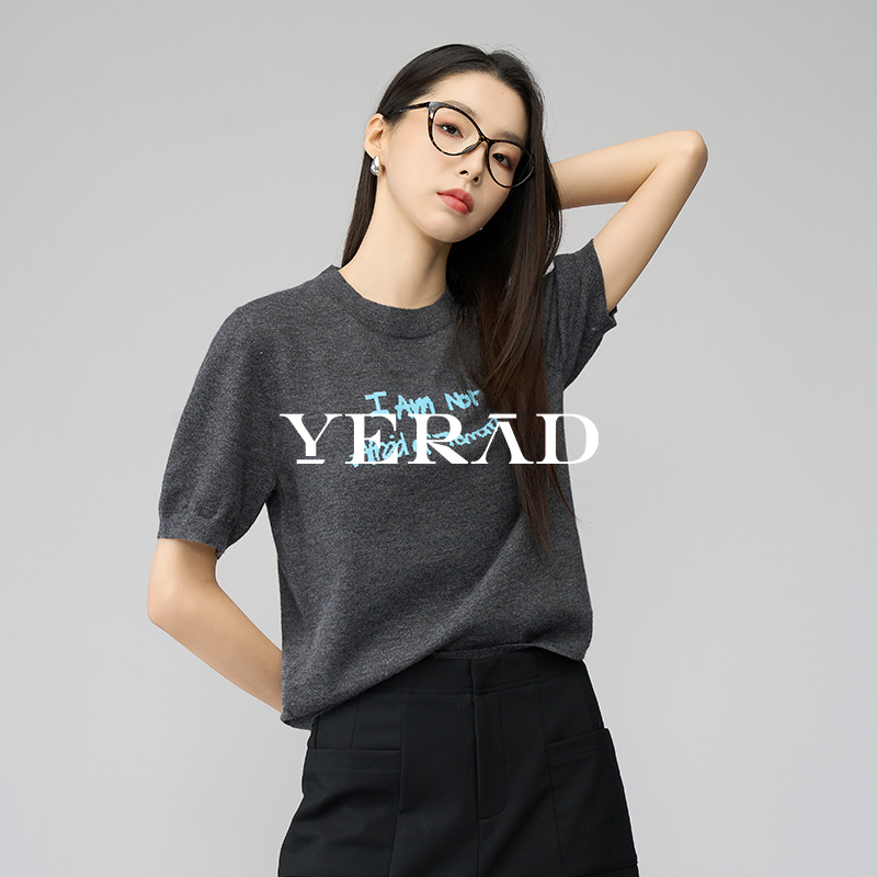 13418338.【娅丽达】休闲简约英文针织衫女内搭T恤百搭打底衫