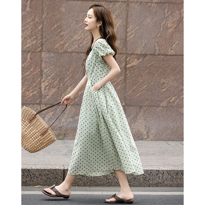 13414891.【氧气纯棉】夏季甜美波点拼色系带V领花苞袖收腰连衣裙女高级感