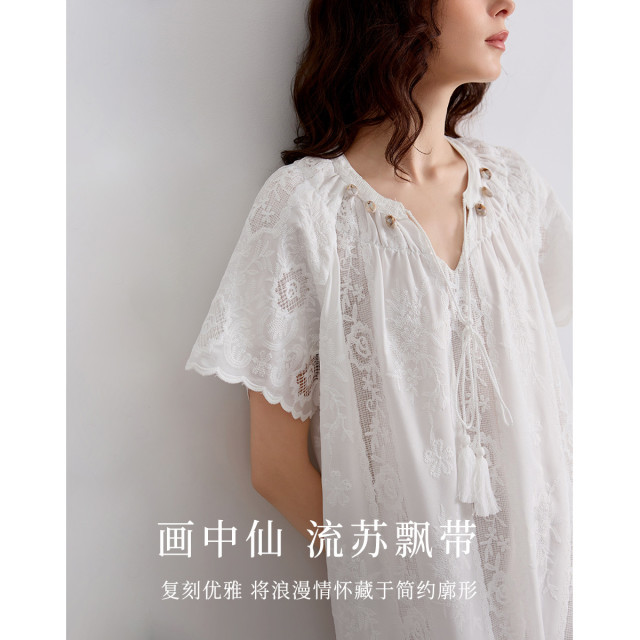 13451353.【自有诗意】夏季优雅风重工绣花流苏飘带V领A字连衣裙女中长款