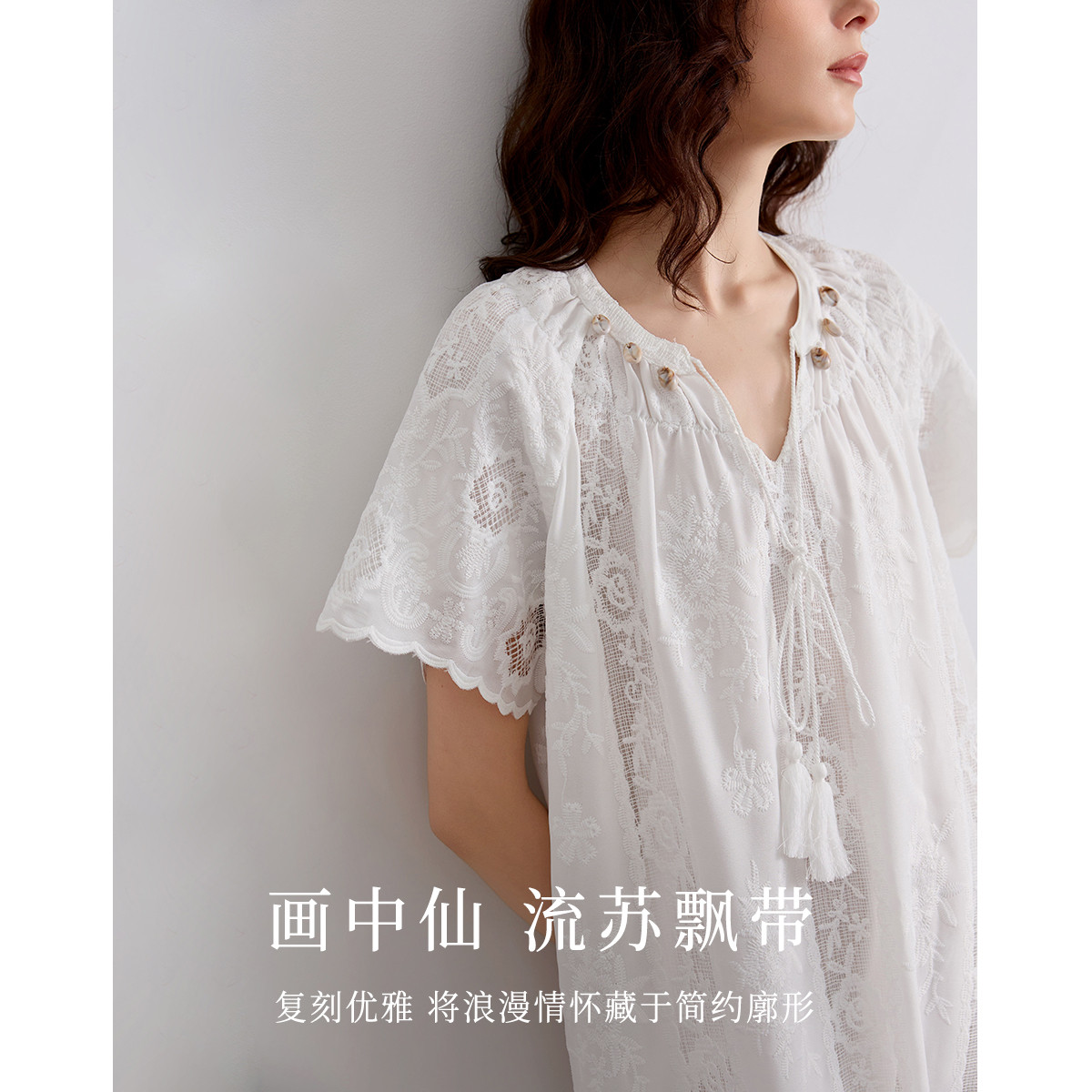 13451353.【自有诗意】夏季优雅风重工绣花流苏飘带V领A字连衣裙女中长款