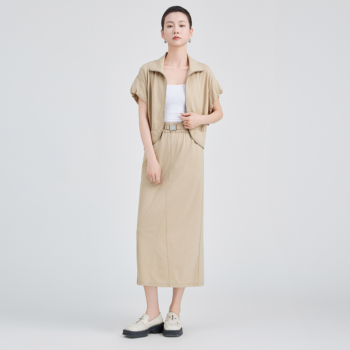13445796.【专柜同款】【女式套装】夏季时尚休闲短袖外搭+半截裙两件套