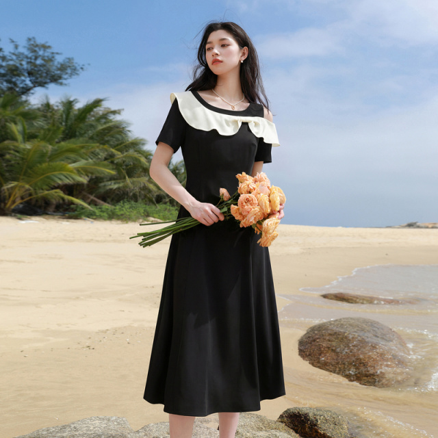 13445305.三彩若潮大码女装2026夏季新款荷叶边连衣裙收腰小黑裙显瘦微胖MM