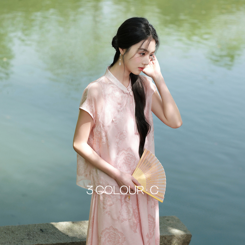 13441908.【蝶影寻芳】三彩2026夏季新款新中式套装剪花上衣半身裙三件套C