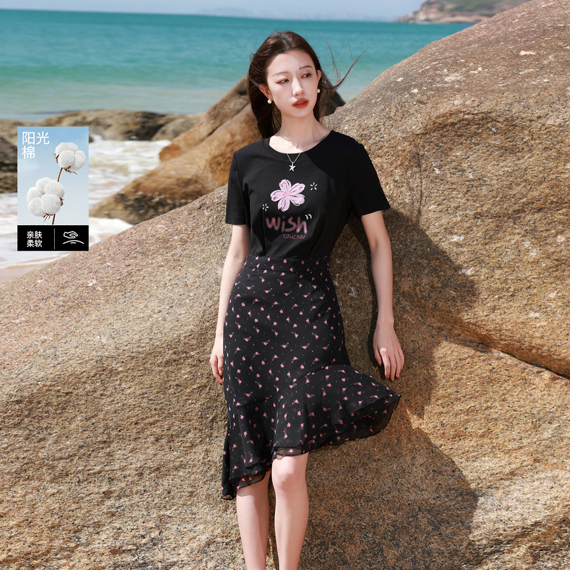 13445325.三彩若潮大码女装2026夏季新款连衣裙收腰宽松T恤裙微胖MM