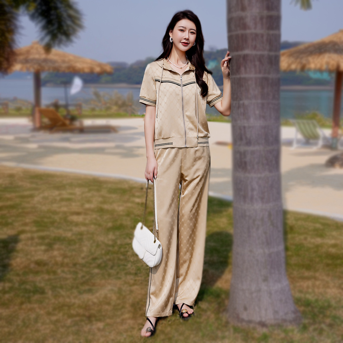 13445940.【专柜同款】【女式套装】夏季连帽印花短袖上衣+时尚休闲长裤