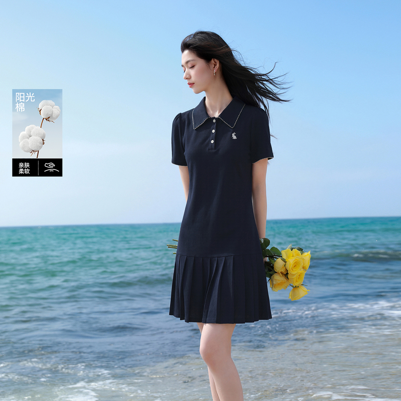 13445276.三彩若潮大码女装2026夏季新款Polo领连衣裙中裙学院藏肉微胖MM