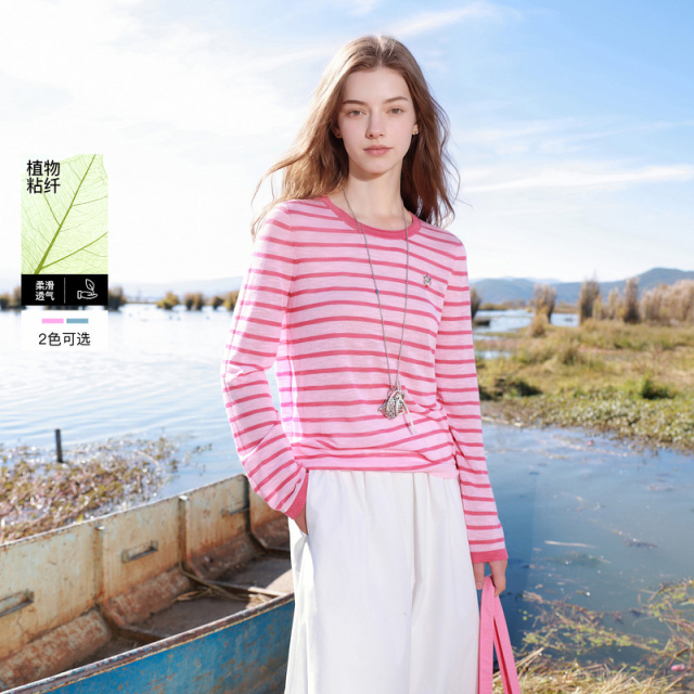 13455521.三彩若潮大码女装2026春季新款圆领针织衫条纹仿麻长袖刺绣胖MM