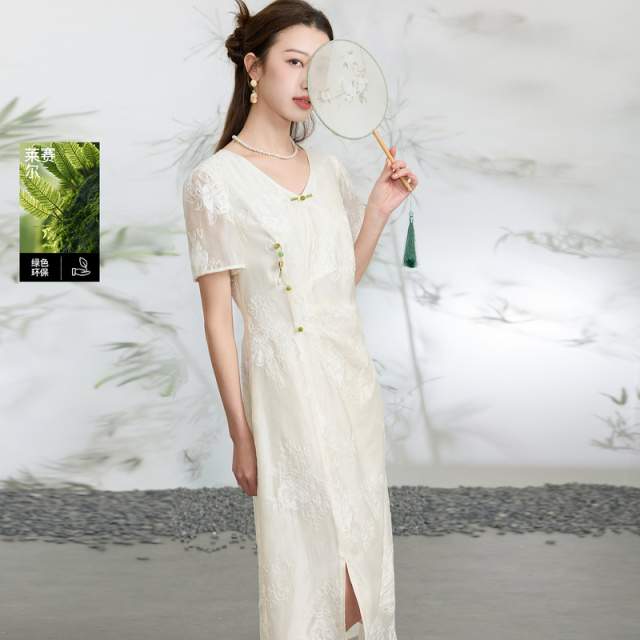 13458465.【莱赛尔】三彩若潮大码女装2026夏季新款国风连衣裙绣花长裙胖MM