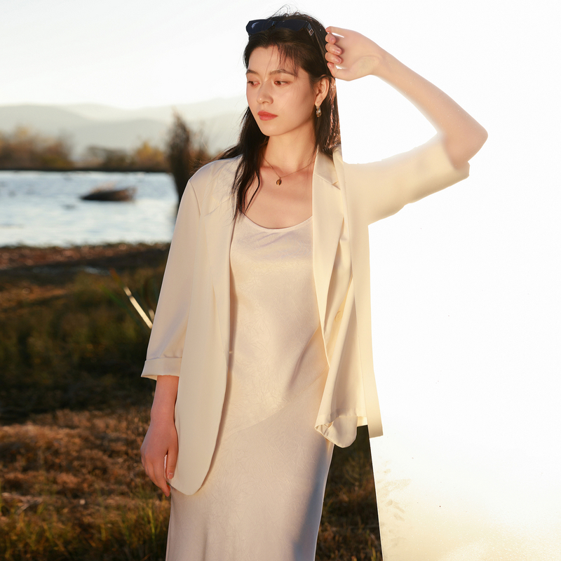 13457900.三彩若潮大码女装2026春季新款七分袖西装领外套宽松上衣中长胖MM