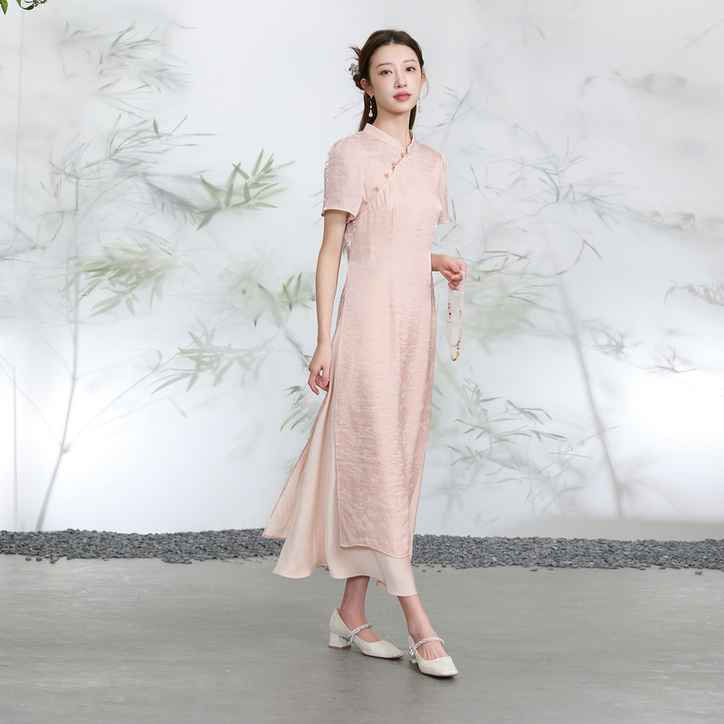 13455419.三彩若潮大码女装2026春季新款国风旗袍连衣裙两件套提花浅粉胖MM