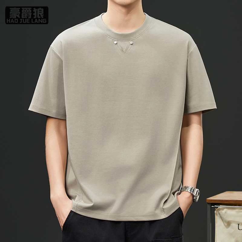 13461842.极简褶皱压条铆钉装饰短袖T恤男时尚夏季新款美式圆领半袖上衣潮T