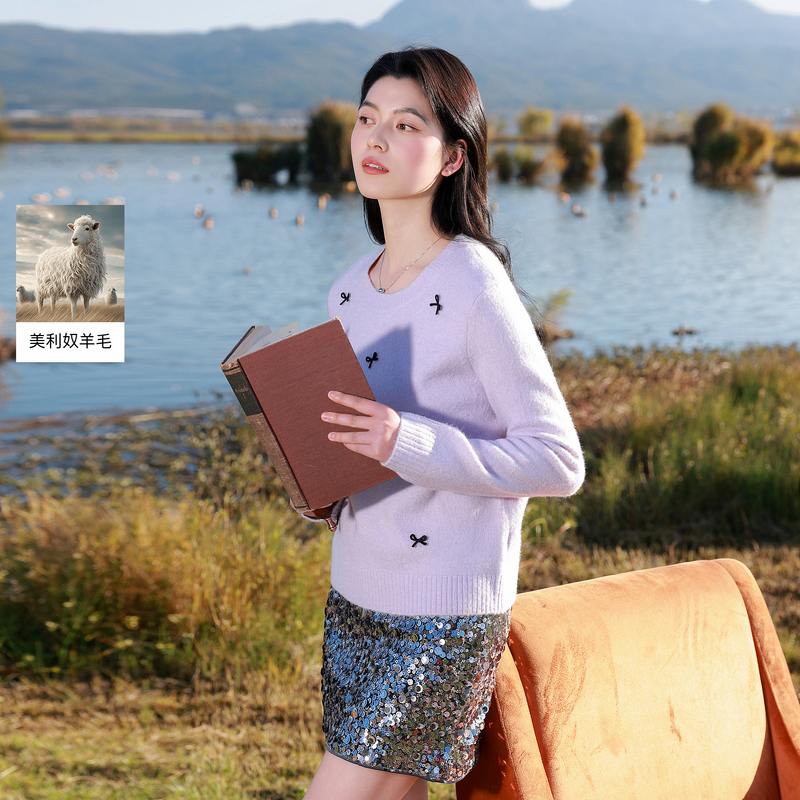 13455311.三彩若潮大码女装2026春季新款圆领针织衫淡紫宽松蝴蝶结长袖胖MM