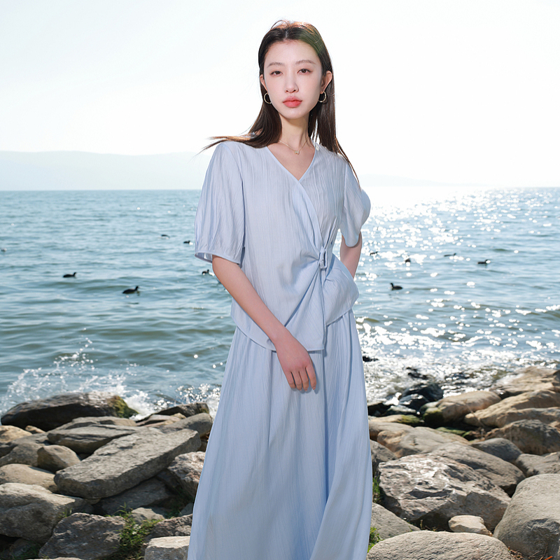 13455523.三彩若潮大码女装2025夏新款上衣半身裙两件套装肌理感V领胖MM