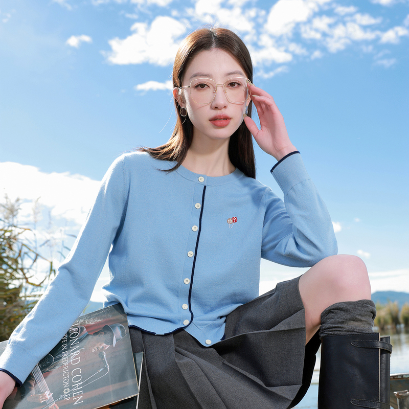 13457429.三彩若潮大码女装2026春季新款针织开衫上衣圆领宽松刺绣长袖胖MM