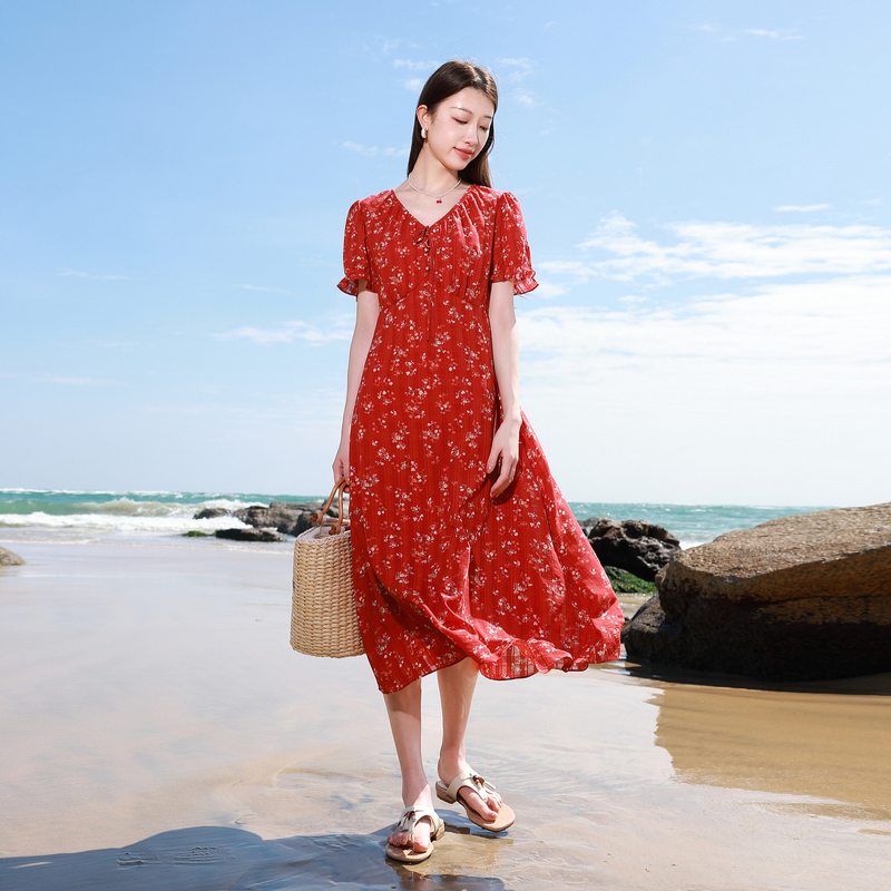 13458486.三彩若潮大码女装2026夏季新款法式V领连衣裙收腰碎花宽松胖MM
