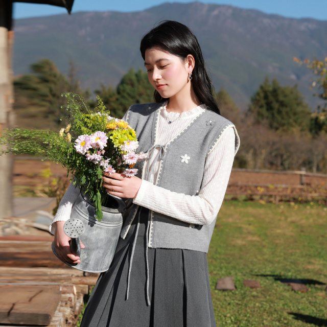 13455343.三彩若潮大码女装2026春季新款木耳边立领蕾丝衫条纹提花套头胖MM